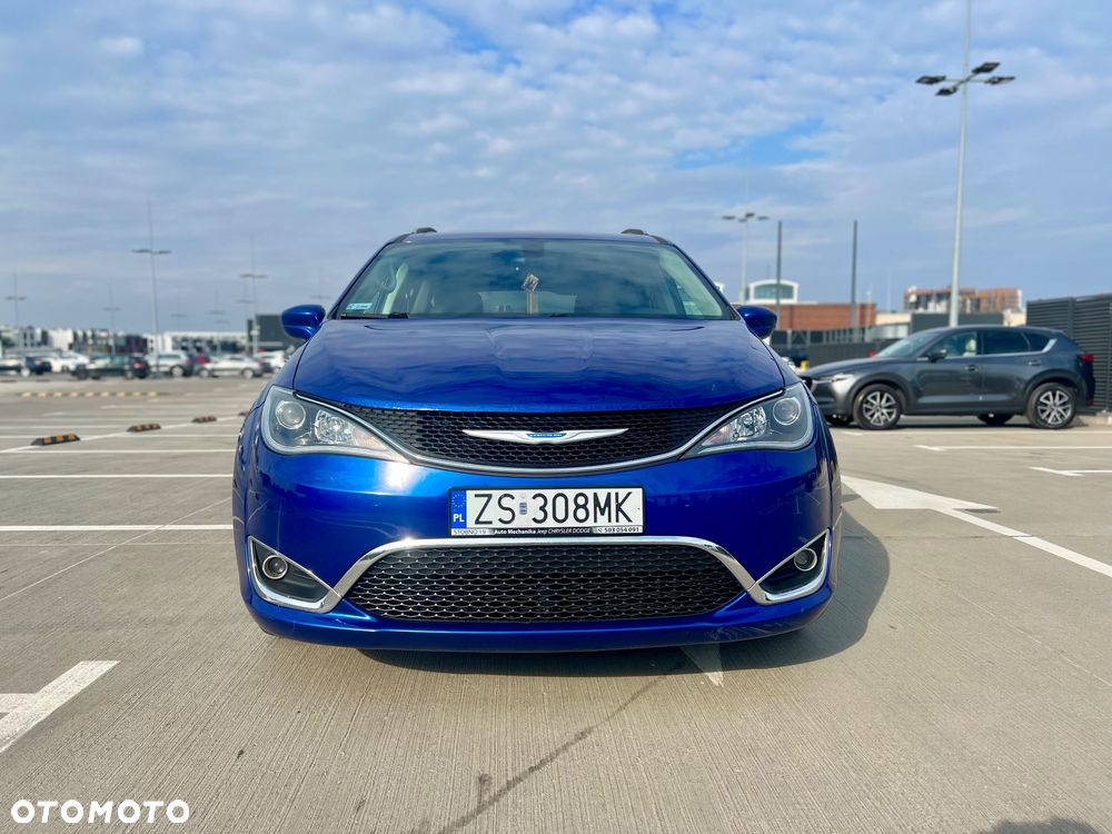 Chrysler Pacifica - 2