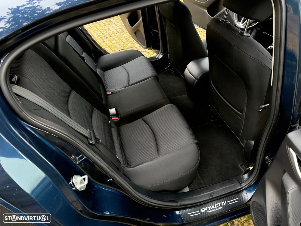 Mazda 3 1.5 Sky-D Excellence Navi - 25