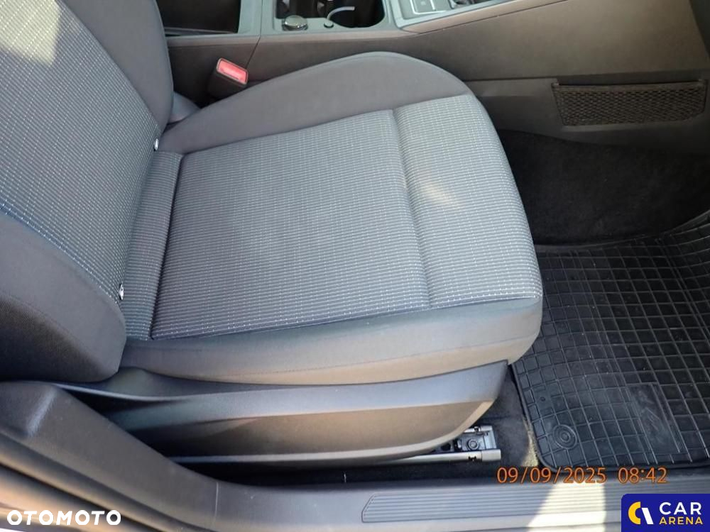 Volkswagen Golf - 22