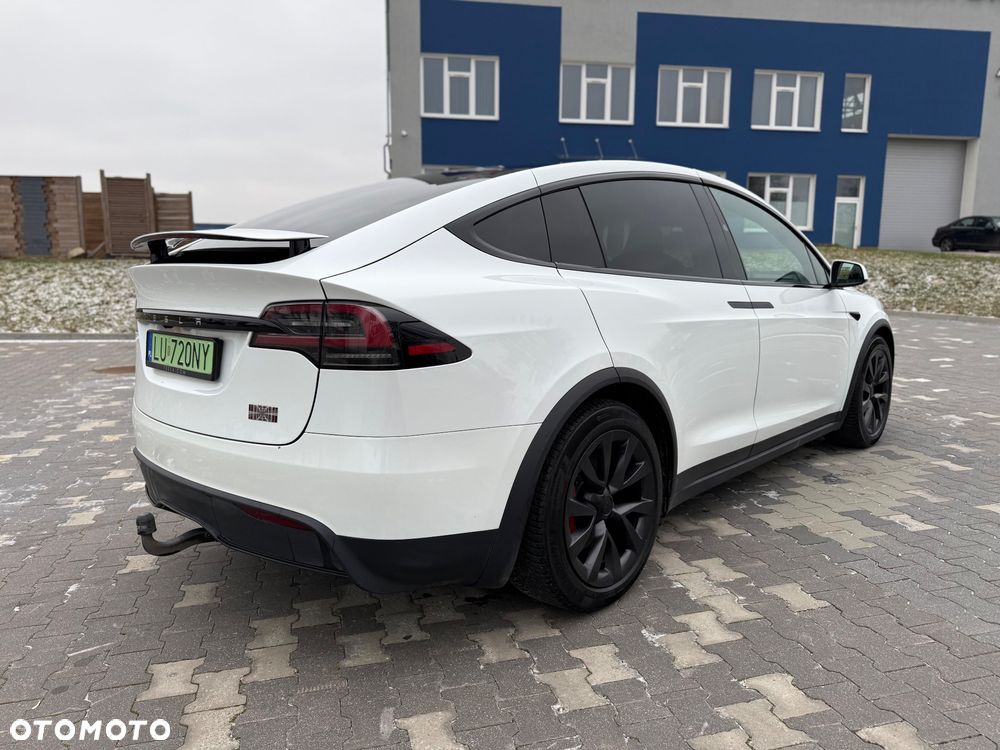 Tesla Model X - 4