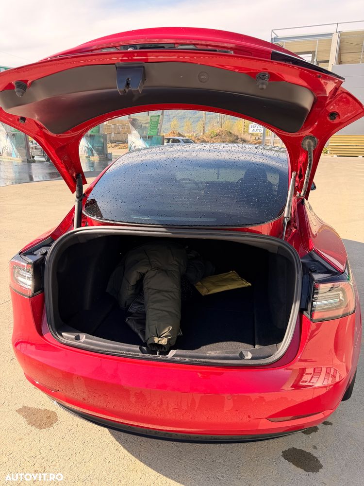 Tesla Model 3 - 8