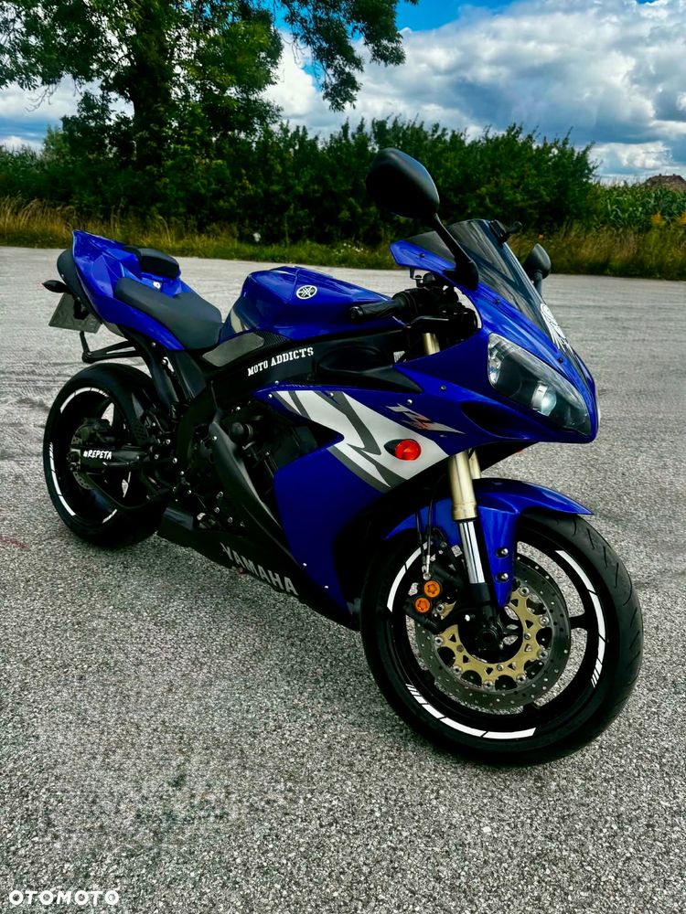 Yamaha R1 - 1
