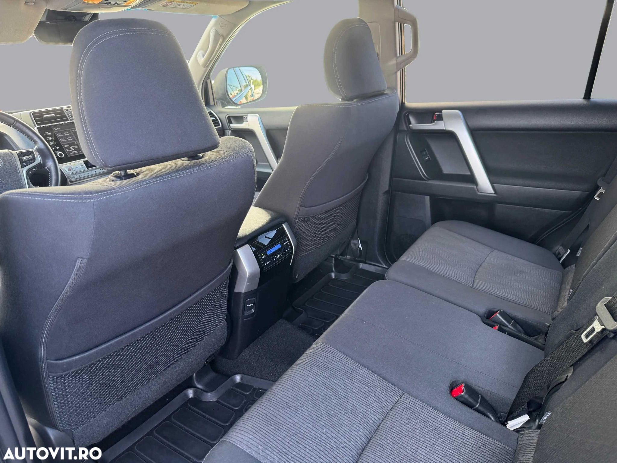 Toyota Land Cruiser 2.8l D-4D 204 CP A/T 7 locuri Executive - 24