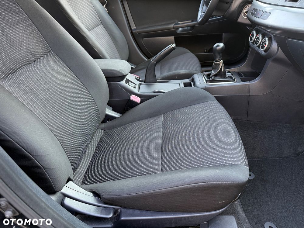 Mitsubishi Lancer 1.8 Intense - 29