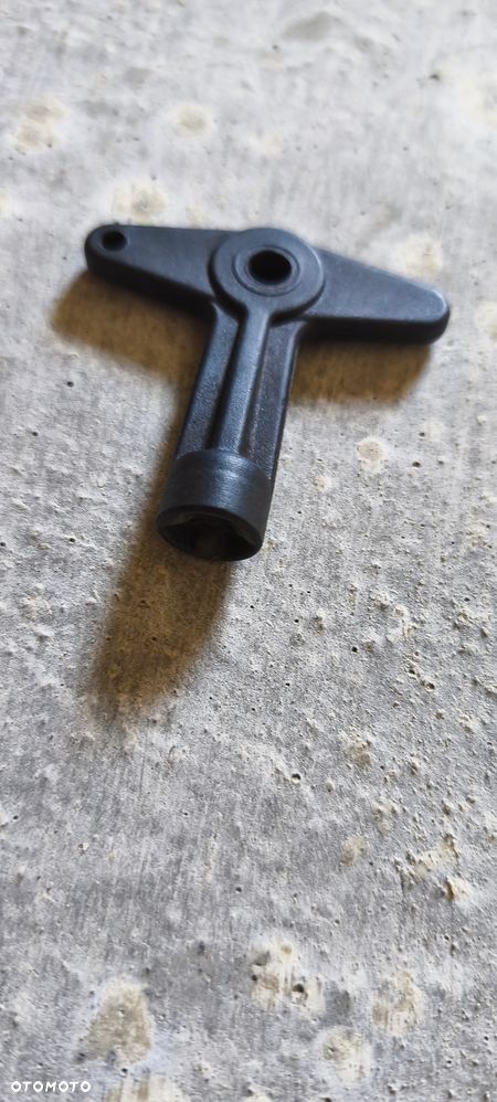 Sprzedam Felgi Aluminiowe Renault 16 " - 9
