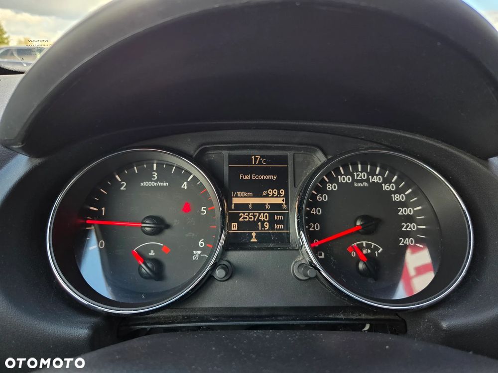 Nissan Qashqai 2.0 dCi DPF acenta - 28