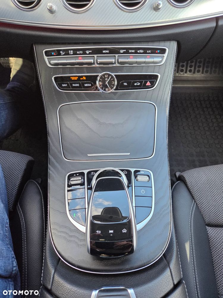 Mercedes-Benz Klasa E - 16