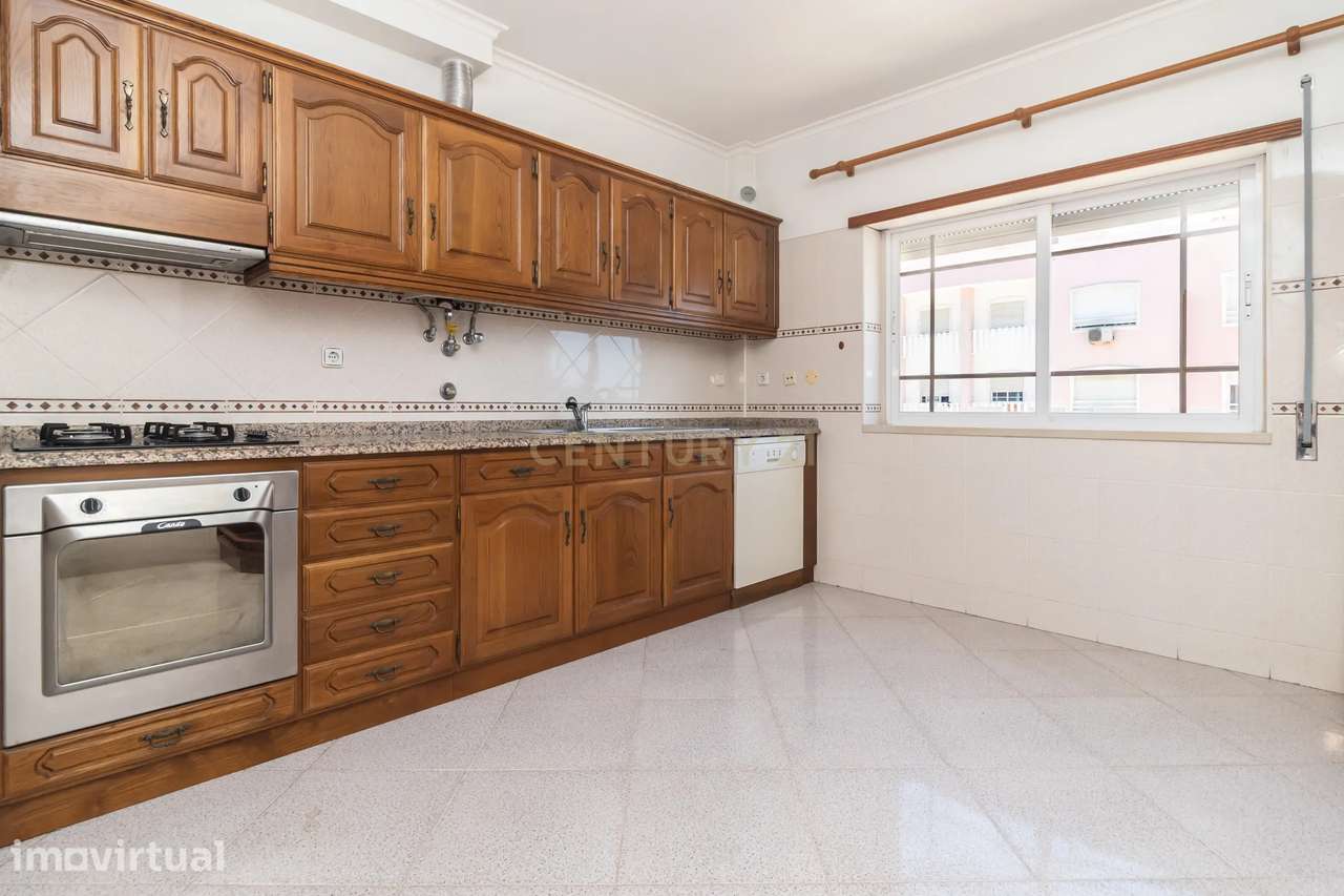 APARTAMENTO T2 COM SUITE E PARQUEAMENTO NO SEIXAL | ARRENDAMENTO DE LO - Grande imagem: 2/33