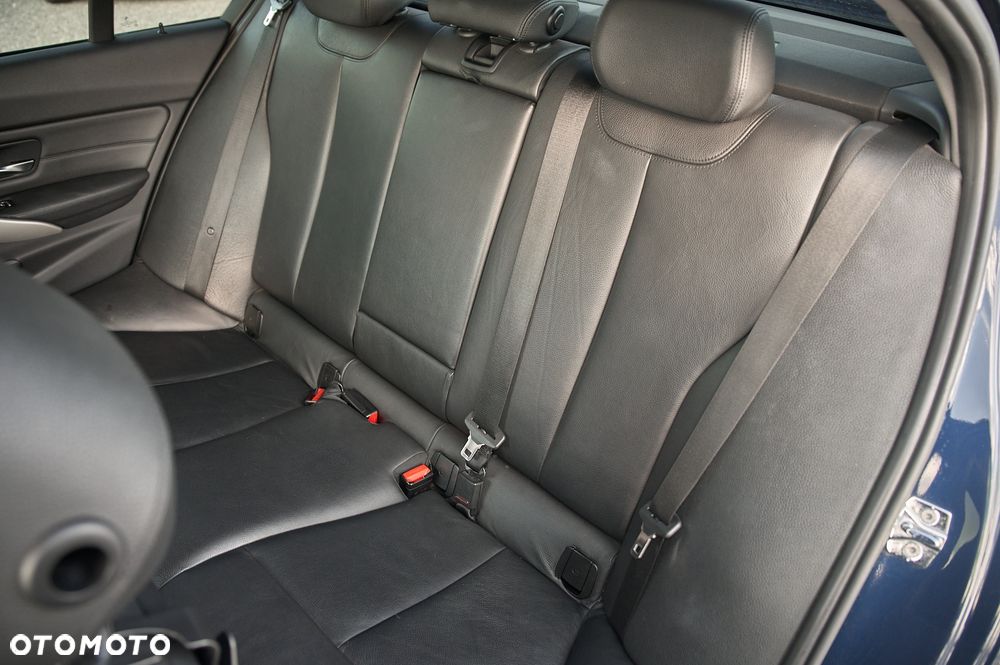 BMW Seria 3 320d - 31