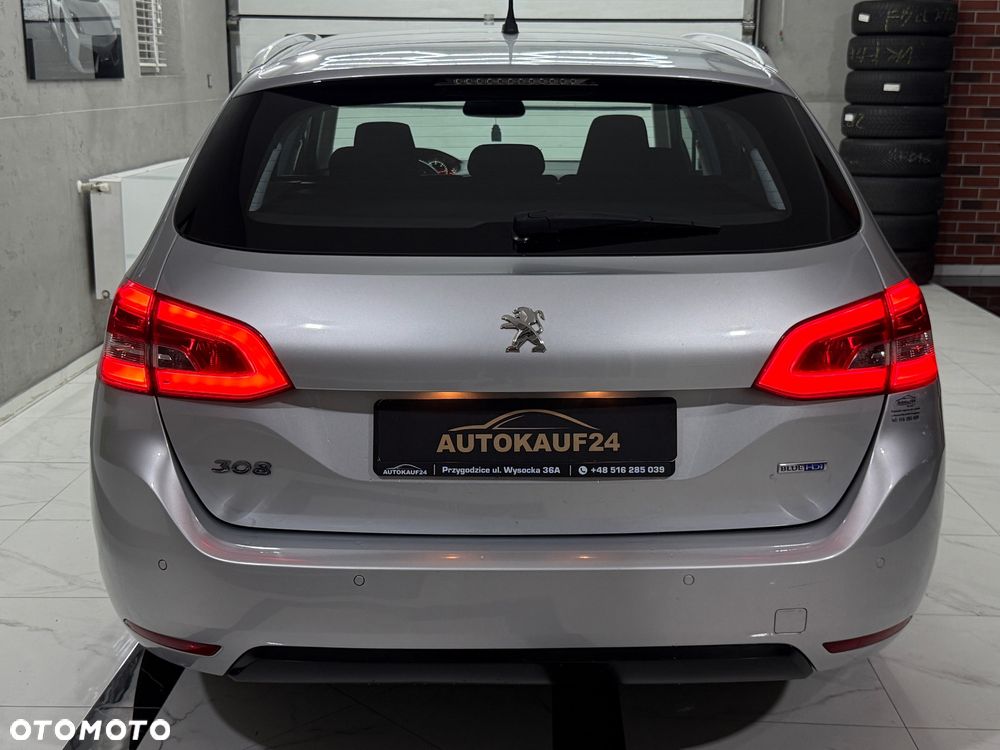 Peugeot 308 - 8
