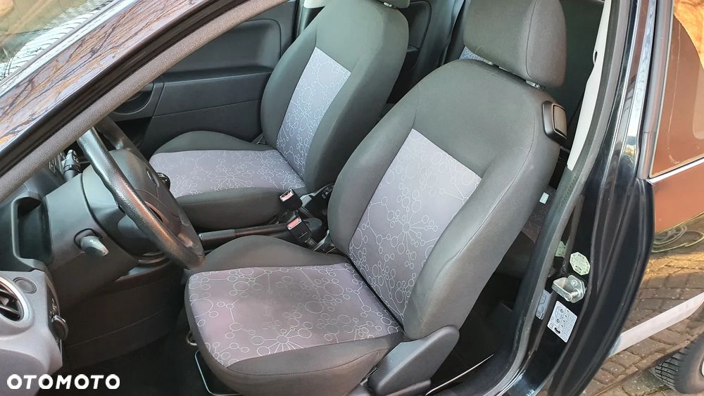 Ford Fiesta 1.3 Ambiente - 9