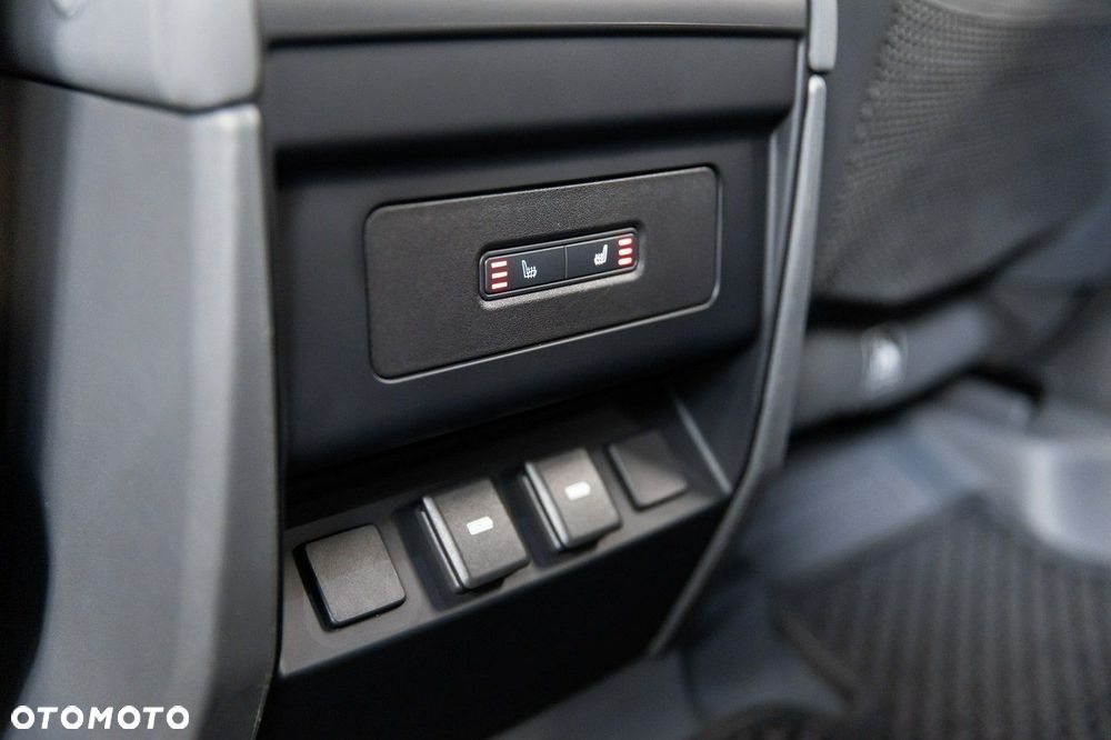 Land Rover Defender - 32