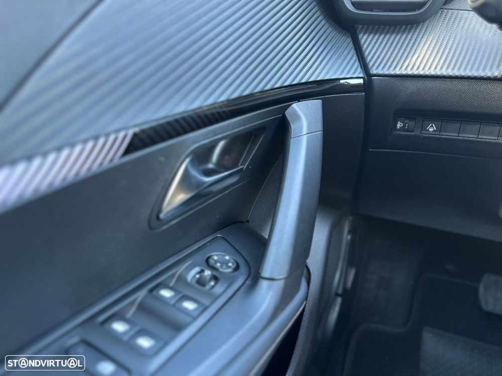 Peugeot 2008 1.2 Hybrid Allure e-DCS6 - 37