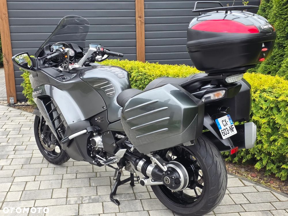 Kawasaki GTR - 24