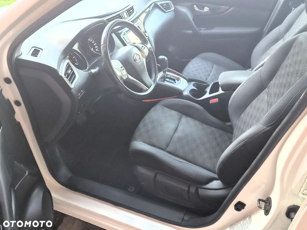 Nissan Qashqai 1.6 DCi Xtronic N-Connecta - 8