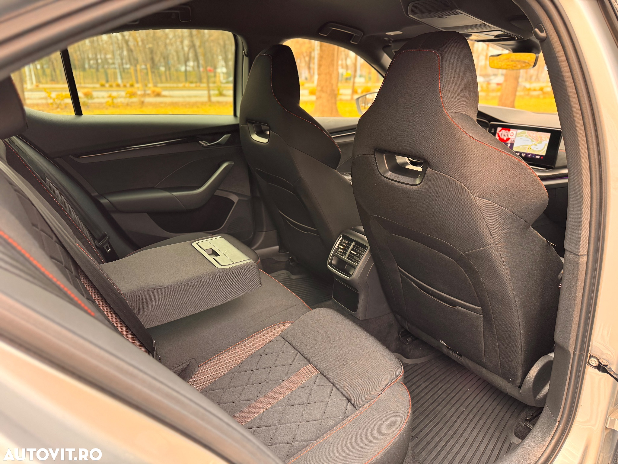 Skoda Octavia 2.0 TSI DSG RS - 12