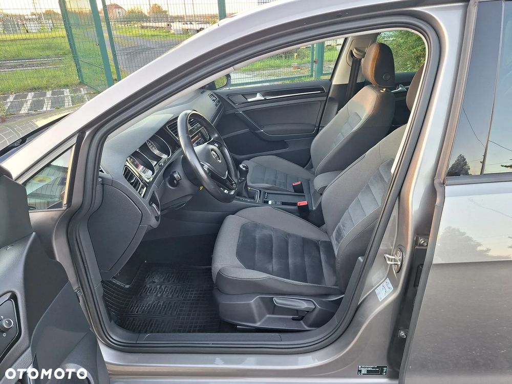 Volkswagen Golf - 8