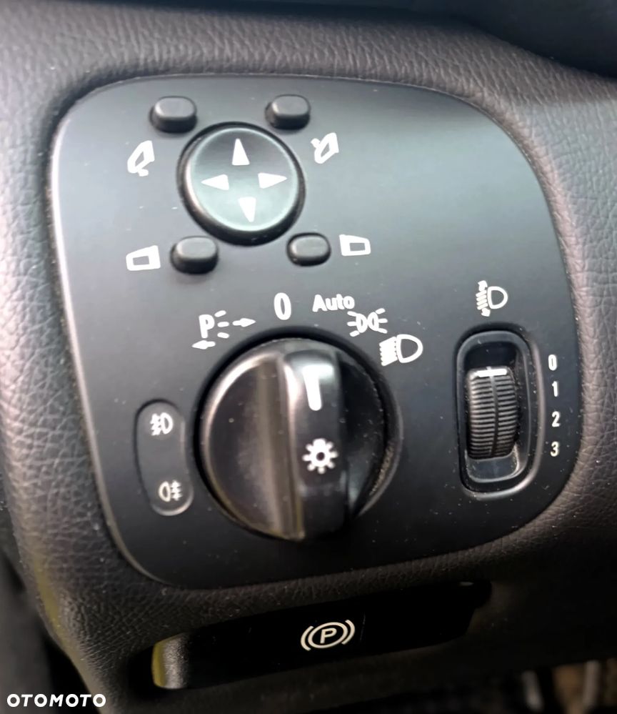 Mercedes-Benz Klasa C 180 Kompressor Automatik Avantgarde Sport Edition - 28