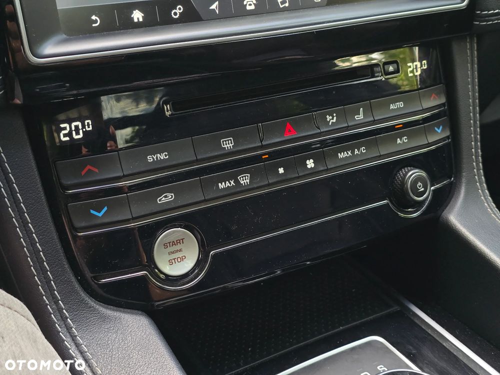 Jaguar F-Pace 2.0 i4D AWD Prestige - 30