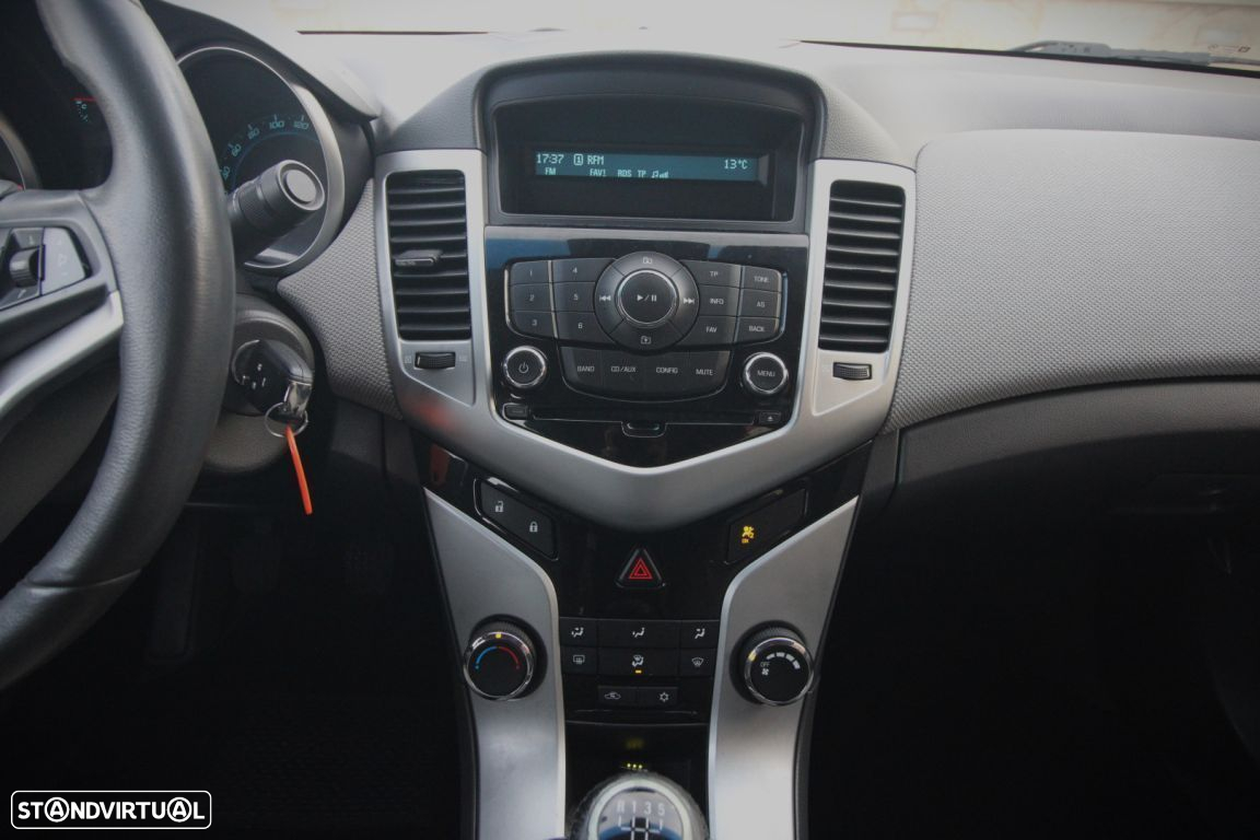 Chevrolet Cruze 1.6 LS - 18