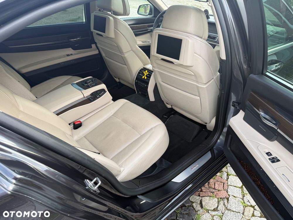 BMW Seria 7 750i xDrive - 11