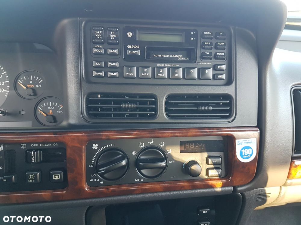 Jeep Grand Cherokee - 21