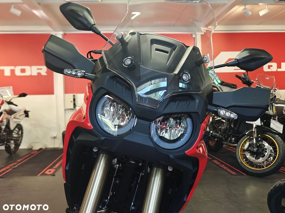 QJMOTOR SRT 300DX - 8