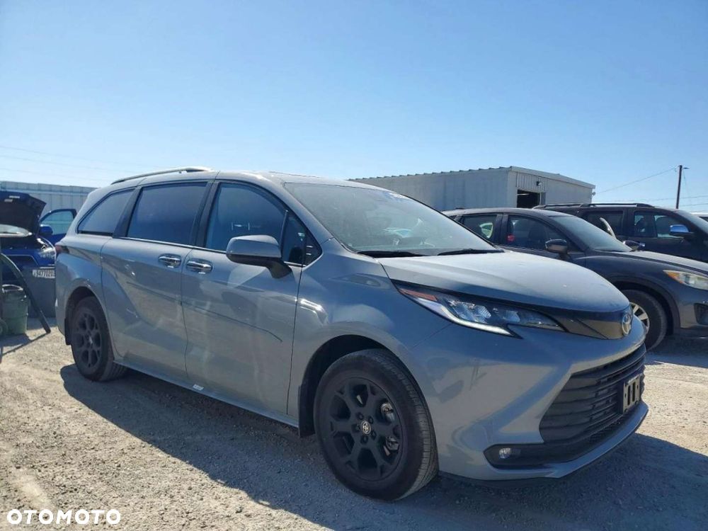 Toyota Sienna - 2