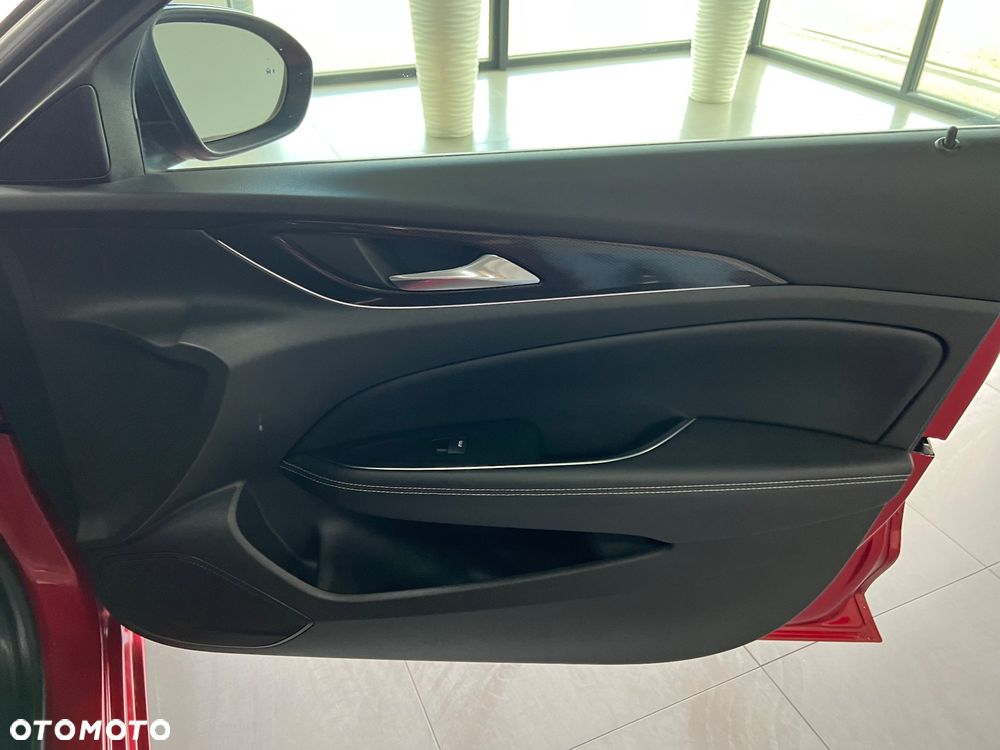 Opel Insignia - 36