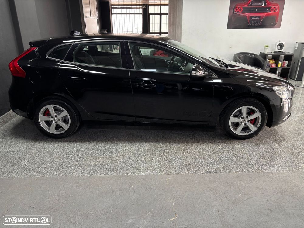 Volvo V40 2.0 D2 Momentum Eco - 4