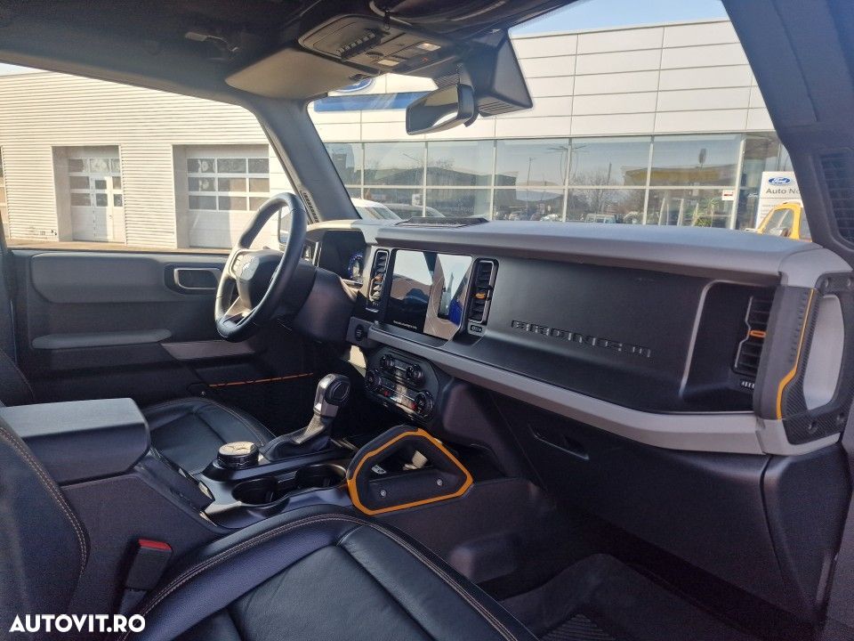 Ford Bronco - 12