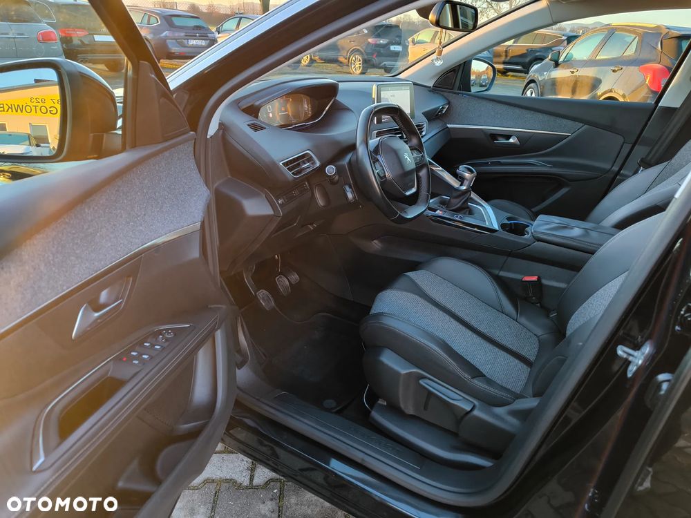 Peugeot 5008 1.5 BlueHDi Allure S&S - 20