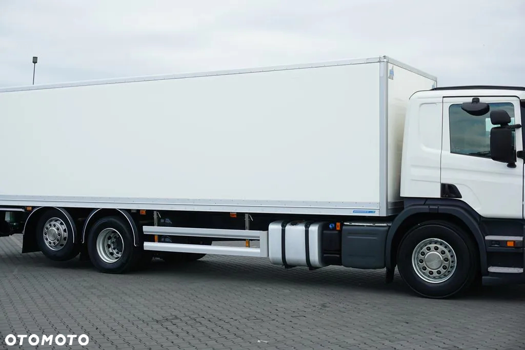 Scania P 320 / EURO 6 / KONTENER + WINDA / 22 PALETY / OŚ SKRĘTNA - 16