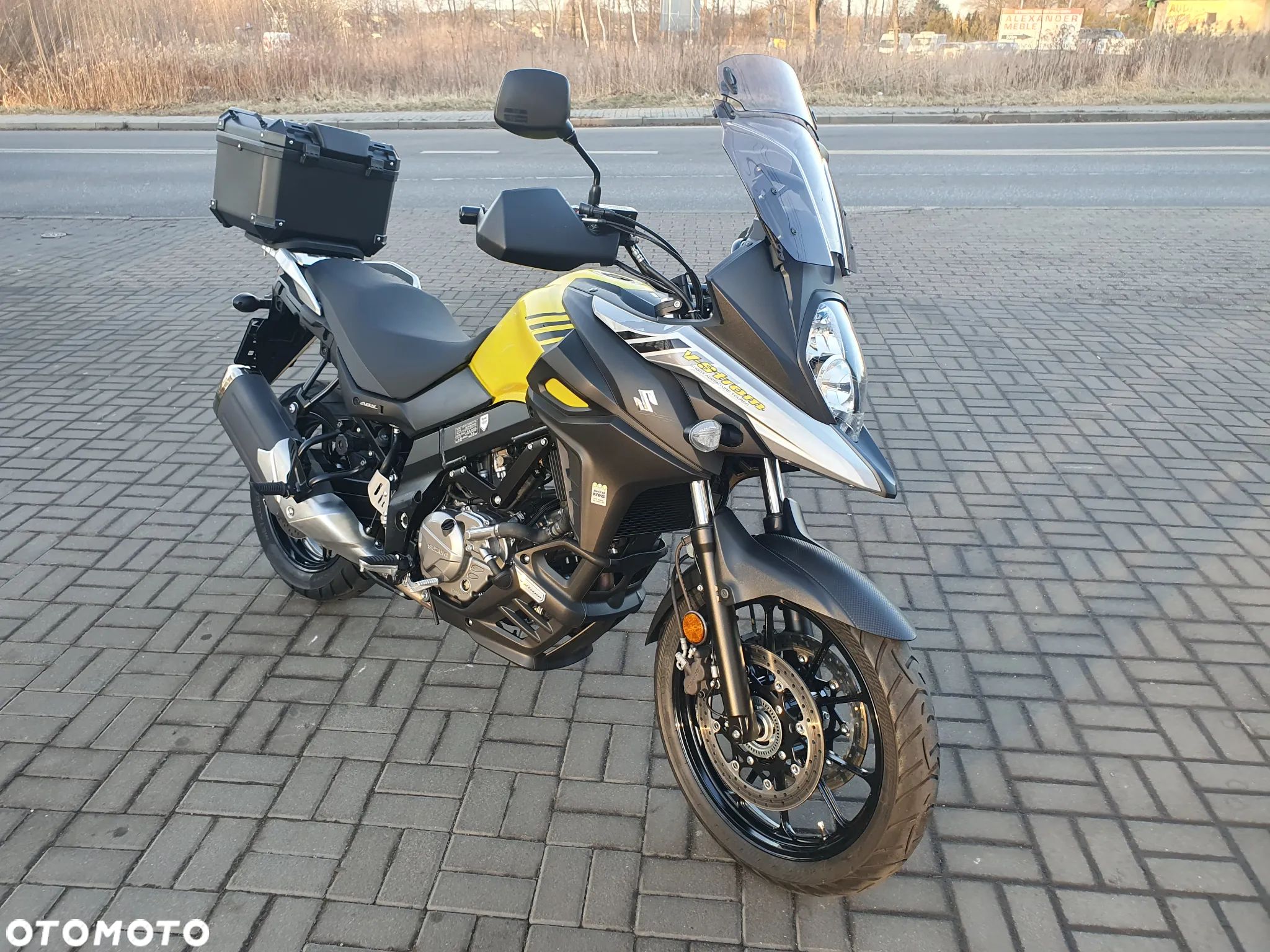 Suzuki V-STROM - 1