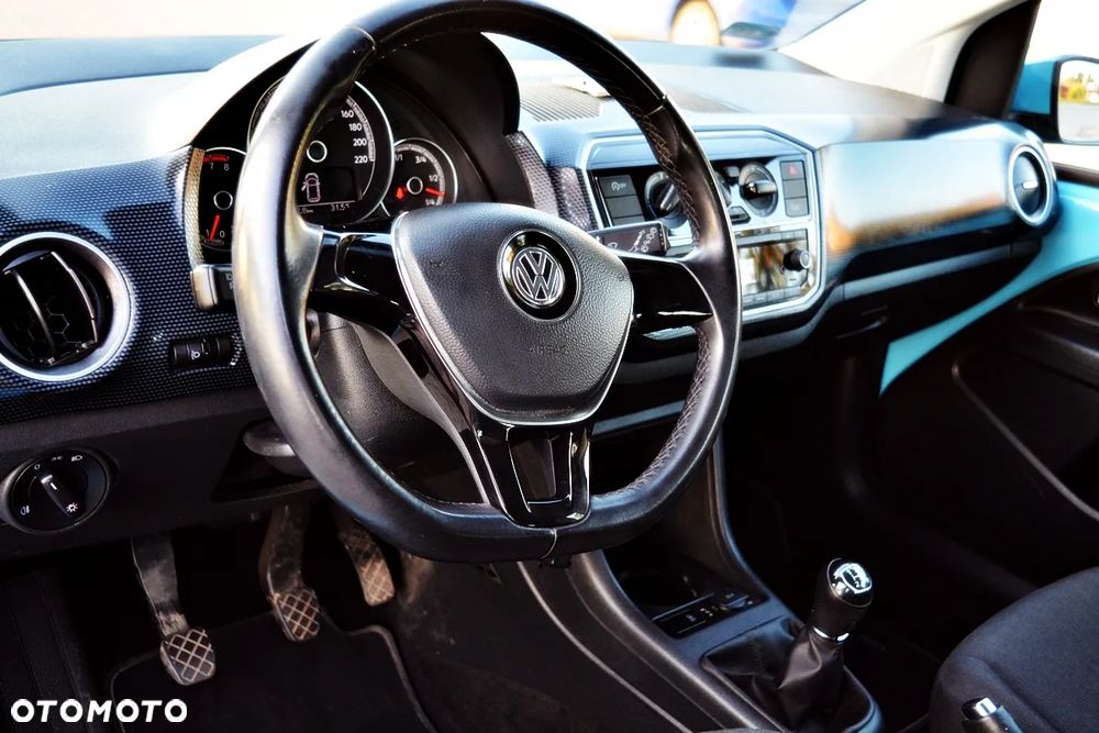 Volkswagen up! 1.0 Beats - 12