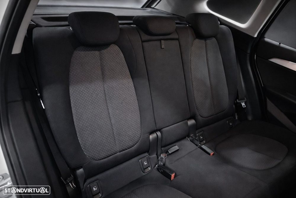 BMW X1 25 e xDrive Corporate Edition - 8