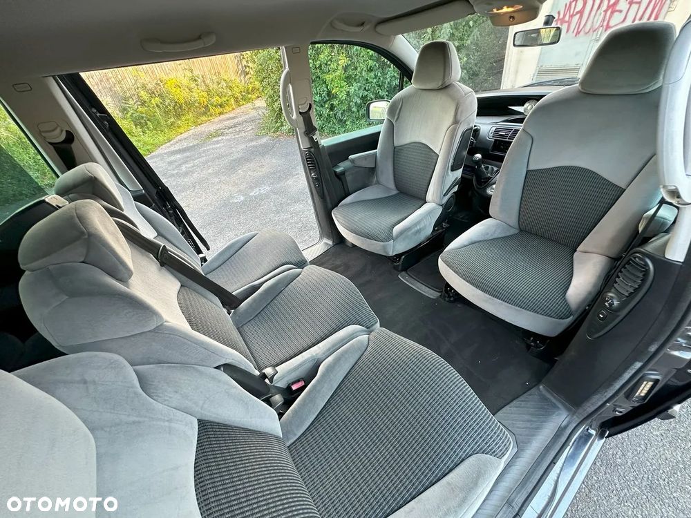 Citroën C8 2.0 16V Style - 12