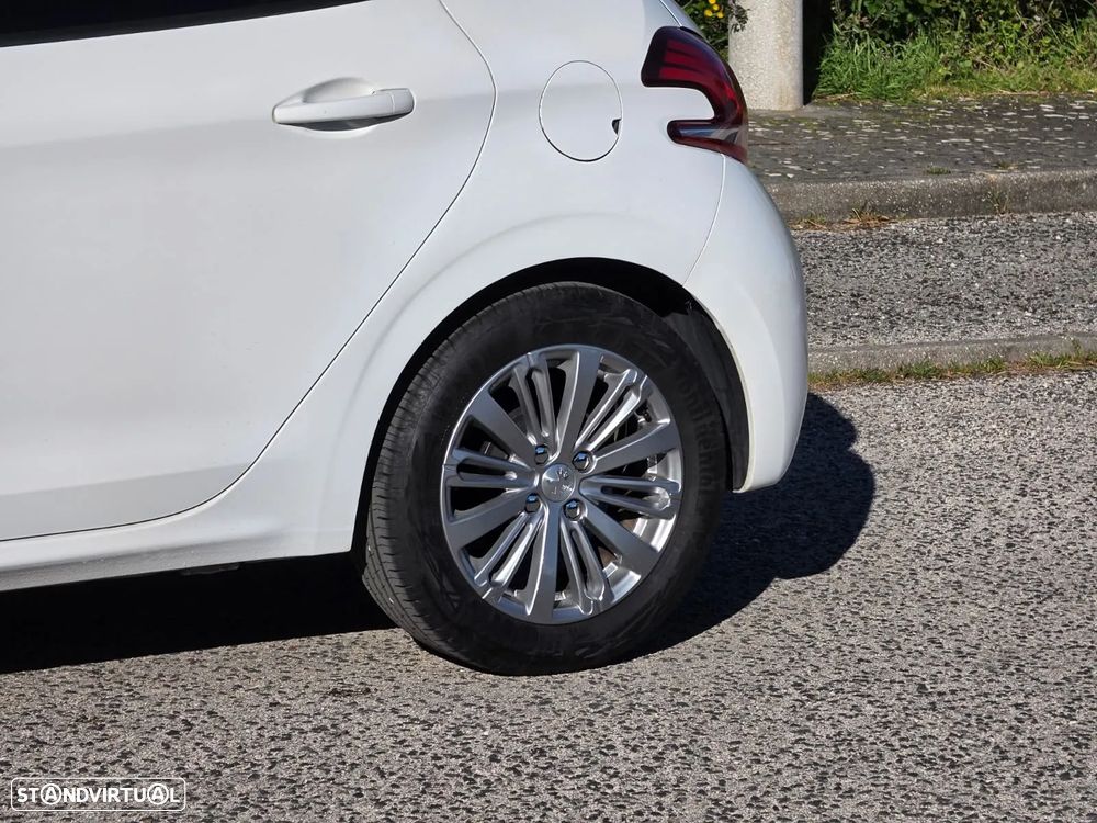 Peugeot 208 1.2 PureTech Style - 19