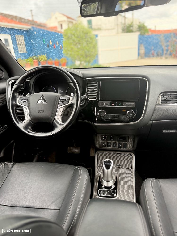 Mitsubishi Outlander - 12