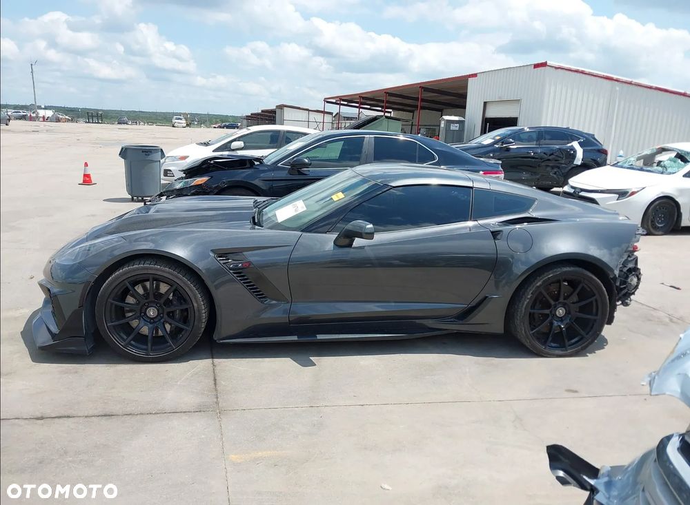 Chevrolet Corvette - 4