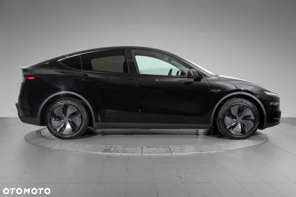 Tesla Model Y Long Range Dual Motor AWD - 6
