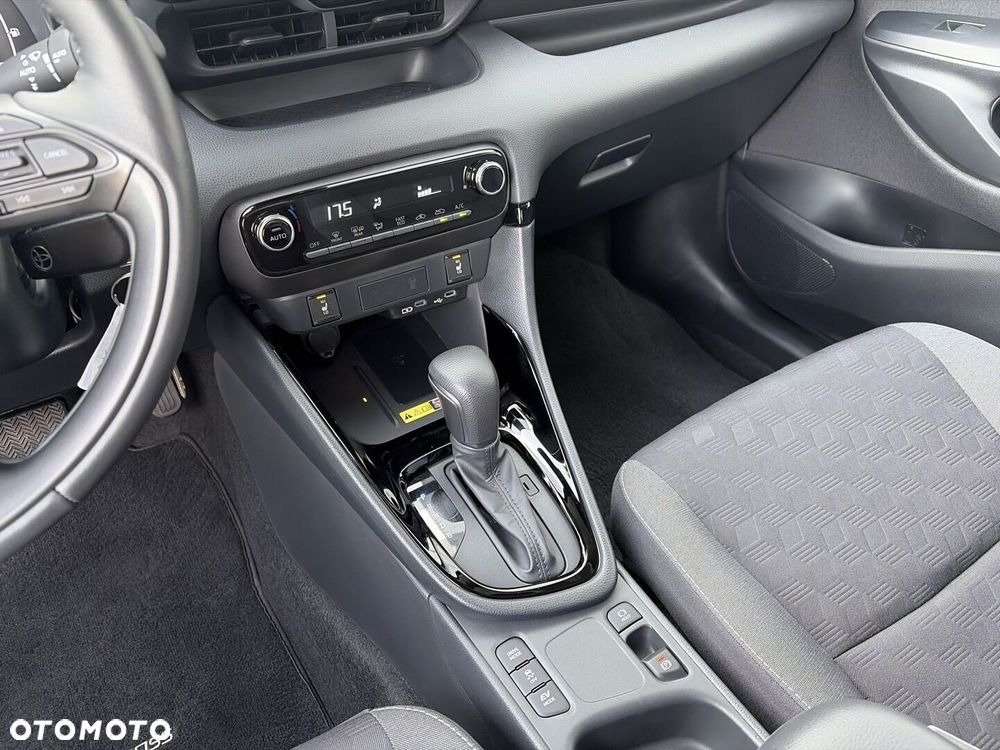 Toyota Yaris Hybrid 1.5 Style - 18