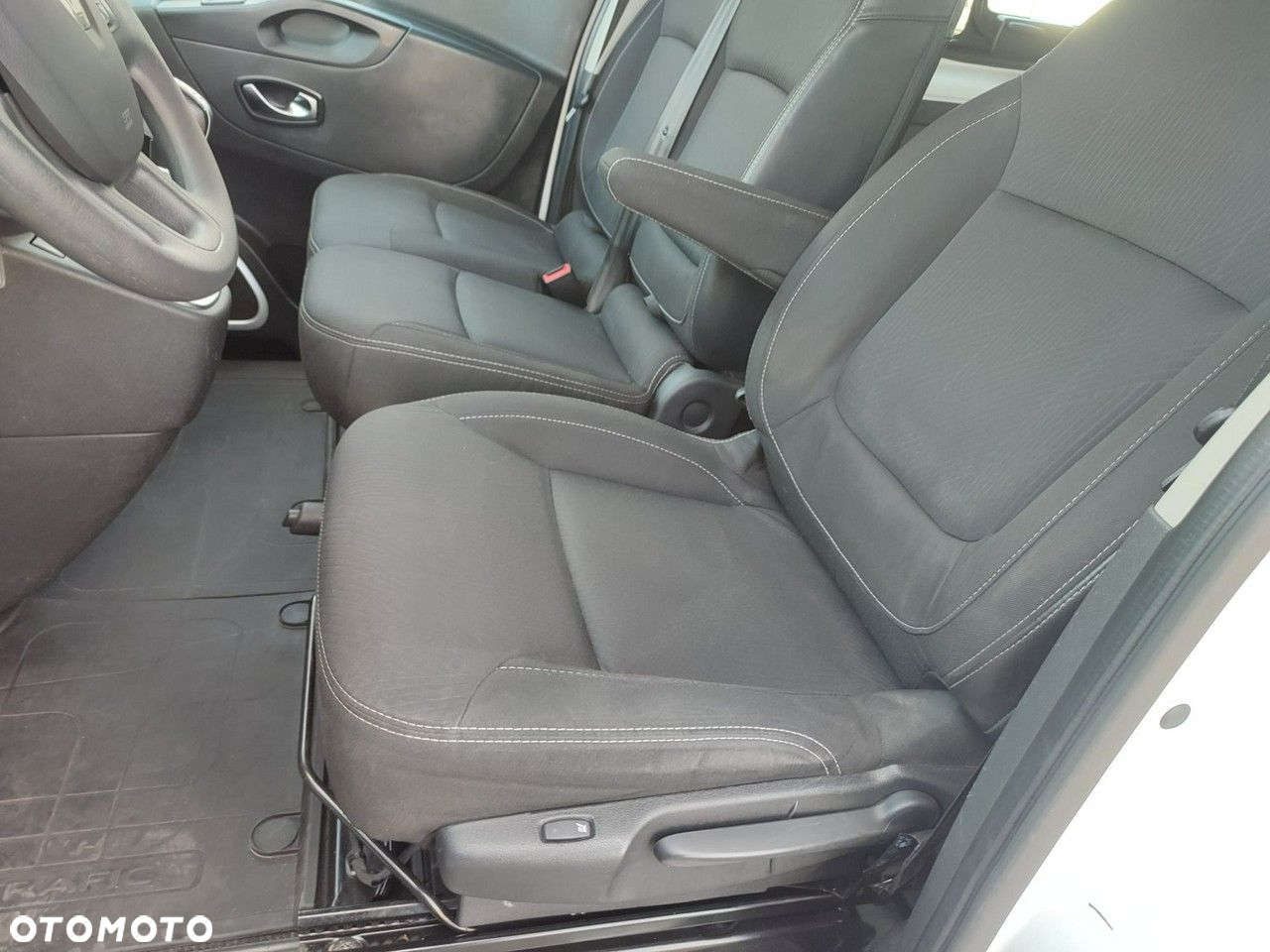 Renault Trafic Grand SpaceClass 2.0 dCi EDC - 12