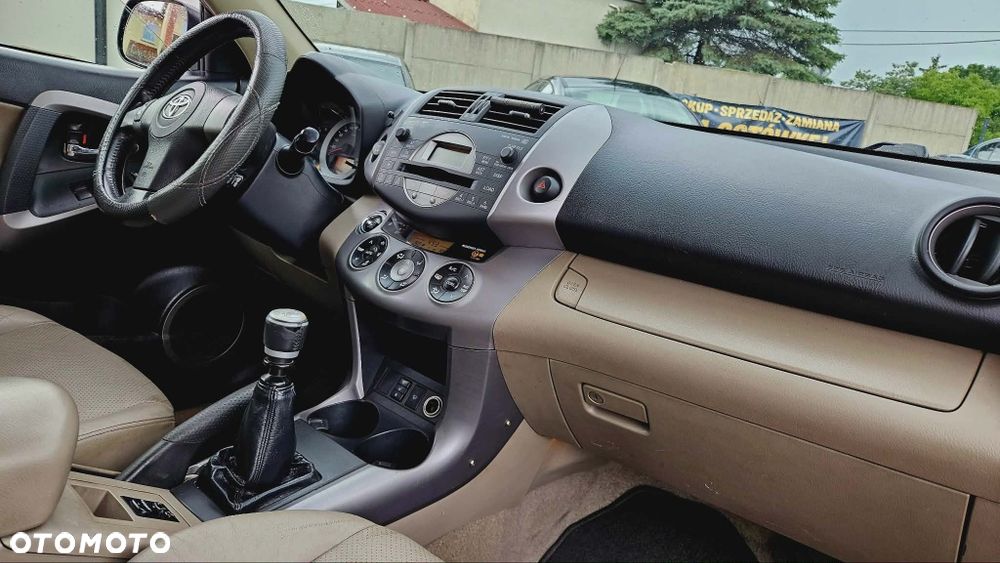 Toyota RAV4 - 7