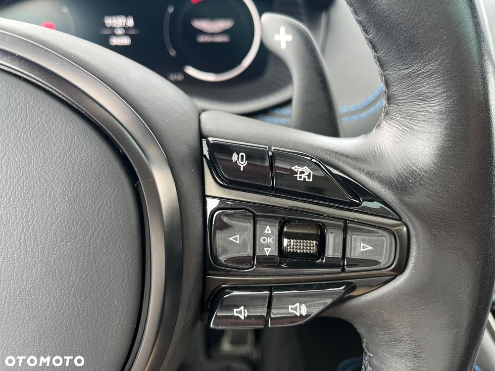 Aston Martin DBX - 9