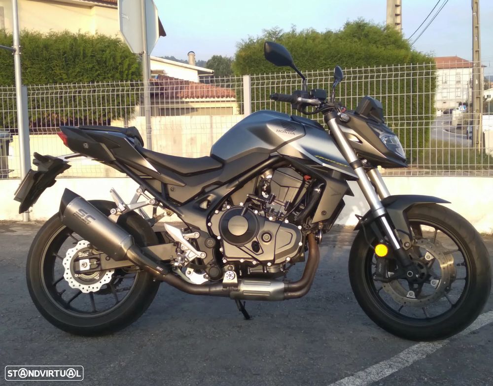 Honda CB 750 HORNET - 1
