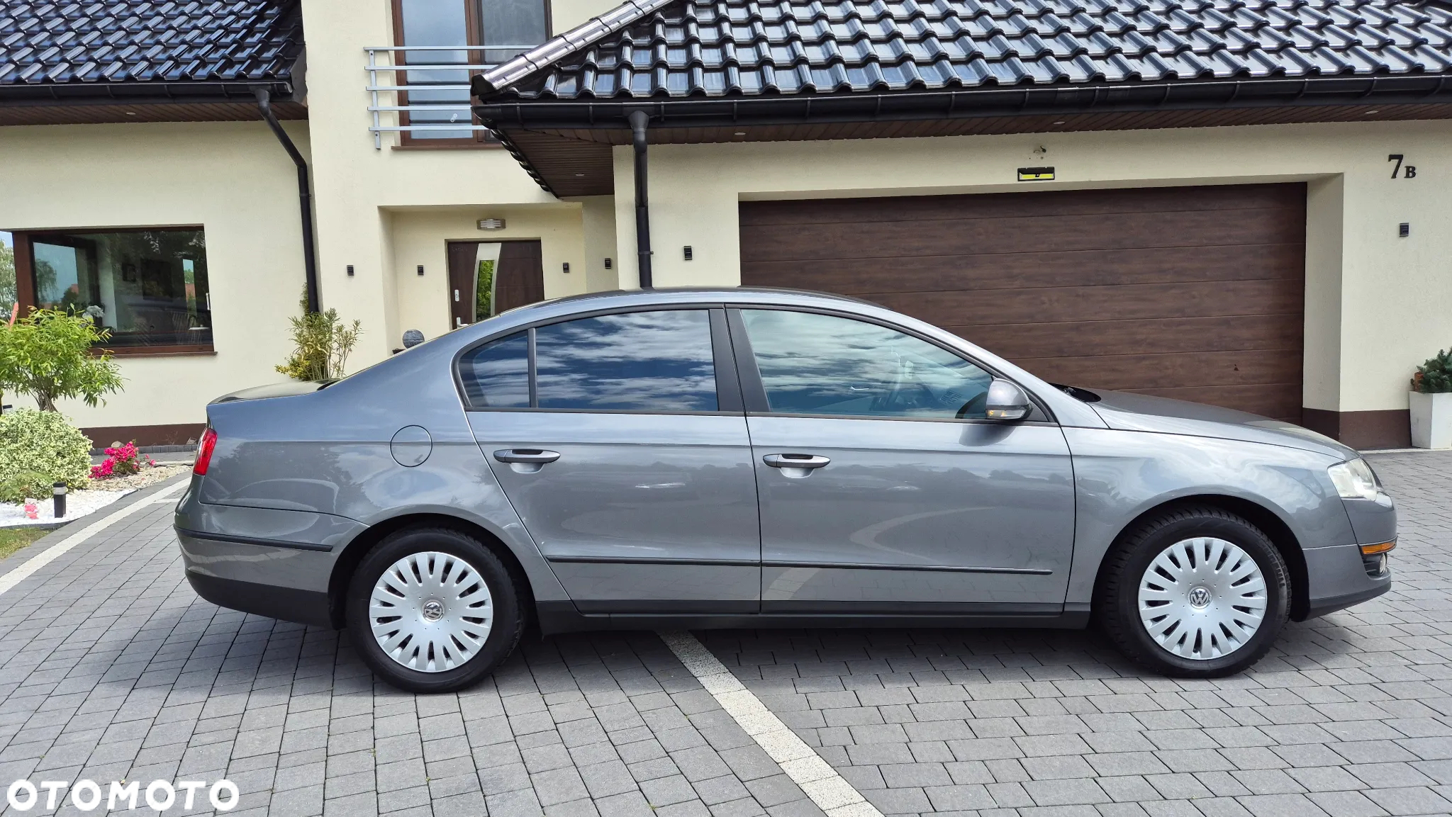 Volkswagen Passat 1.6 FSI Comfortline - 2