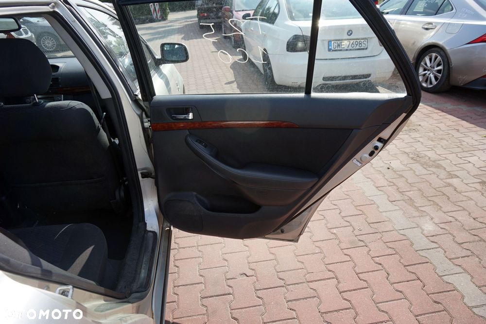 DRZWI TYLNE PRAWE AVENSIS II T25 KOMBI 1C0  SREBRNY TOYOTA 2003-2006 - 9