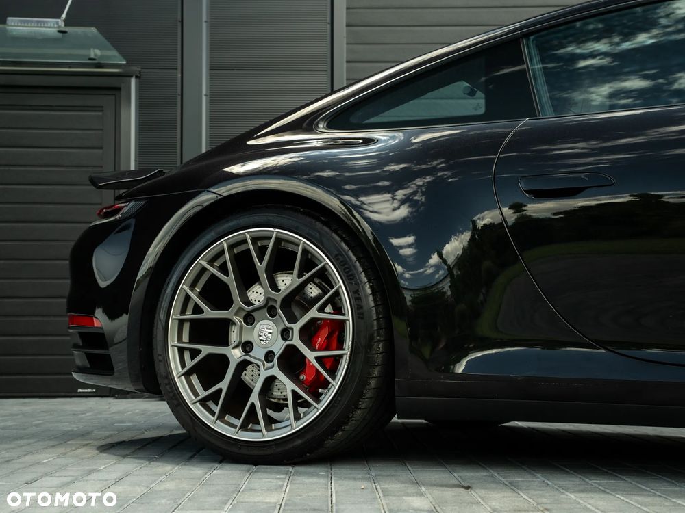Porsche 911 Carrera 4S - 12