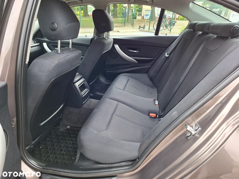 BMW Seria 3 320i - 20